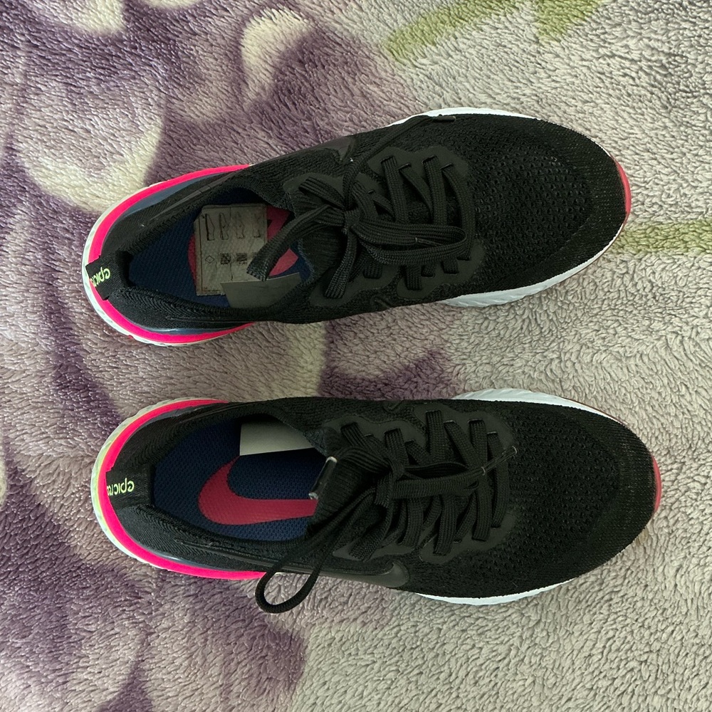 Nike Epic React Flyknit 2 Women’s Athletic Shoes - Picture 10 of 14